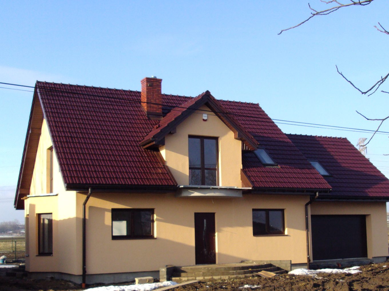 Dom jednorodzinny w stanie deweloperskim — otynkowany, z dachem, realizacja ANWAR